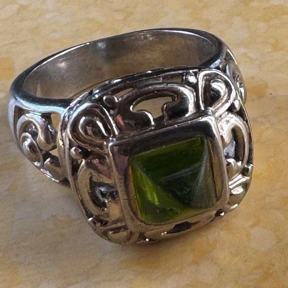 Vintage Sterling Filigree Dome Ring Lime Green Pointed Cabochon Bohemian SZ 6.5 - Picture 5 of 10
